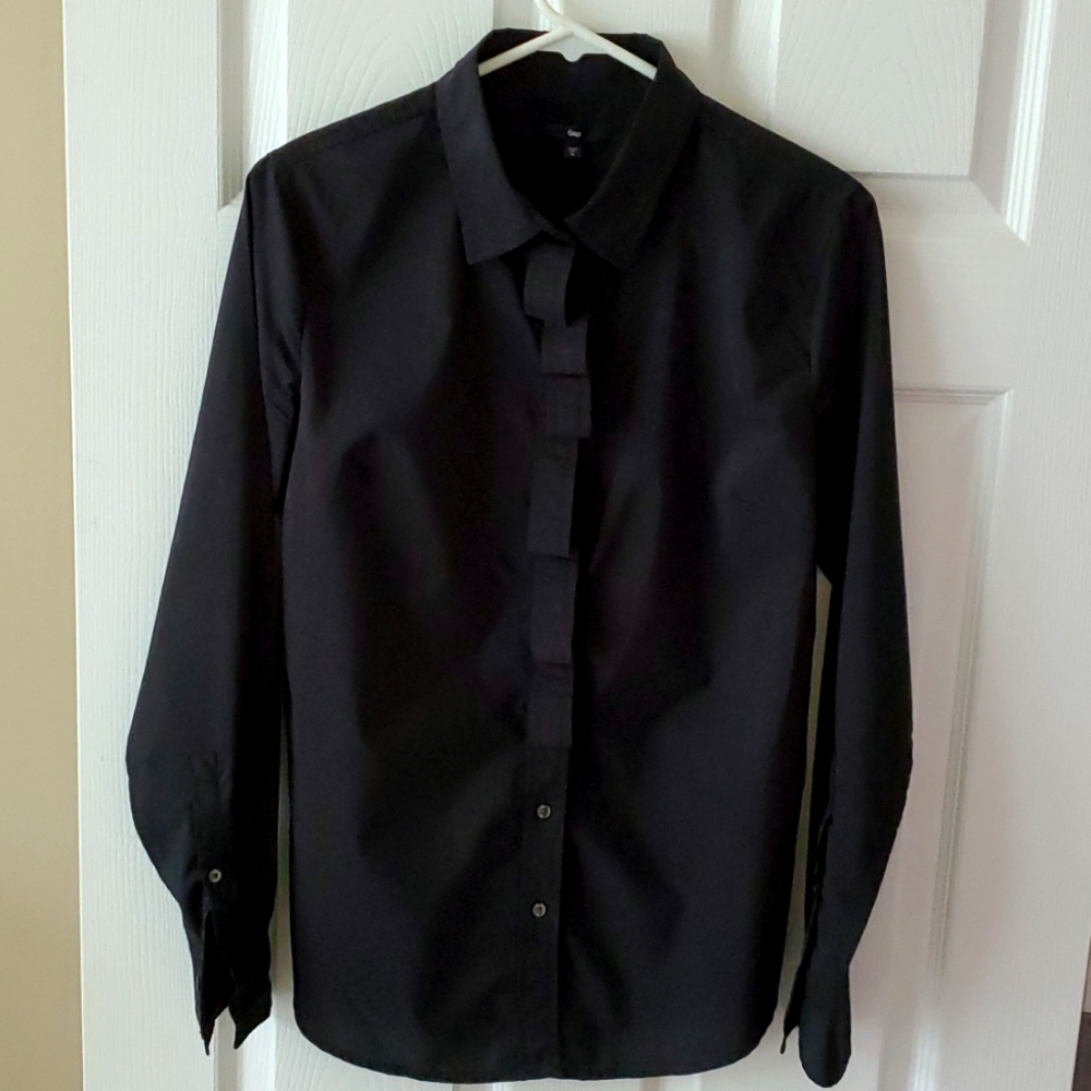 Gap black button down shirt